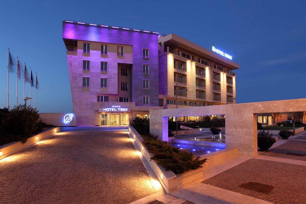 فندق فيوميتشينوفي  فندق تيبر المظهر الخارجي الصورة