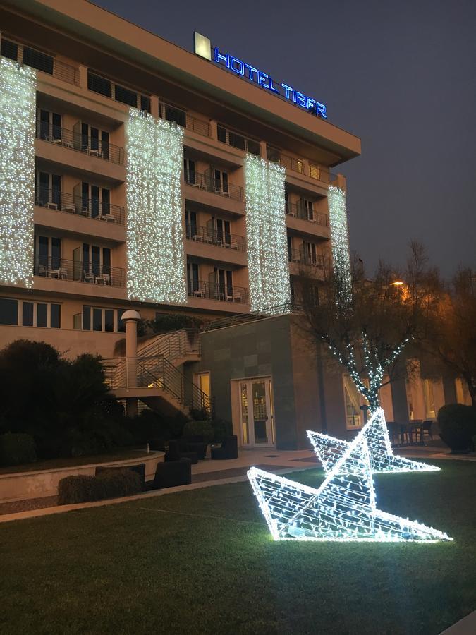 فندق فيوميتشينوفي  فندق تيبر المظهر الخارجي الصورة